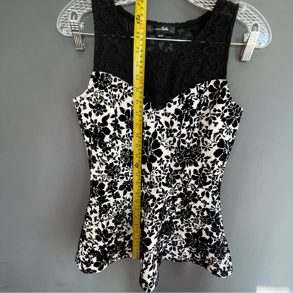 Sloane & Sadie XS black and white velvet textured ruffle hem flare top - Picture 9 of 12